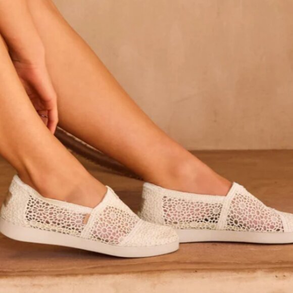 NWT TOMS Alpargata Plus in Natural Moroccan Crochet Size 8.5M $60 - Picture 1 of 7